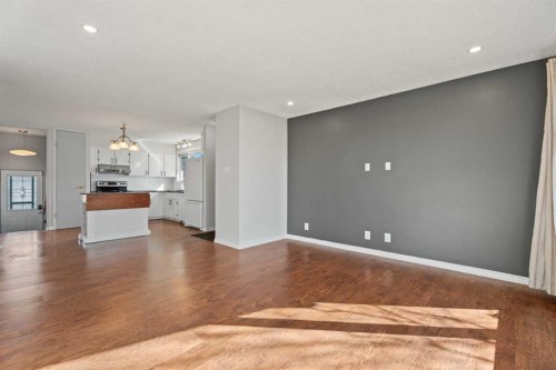 8 Van Horne Crescent Ne, Calgary, AB - Indoor