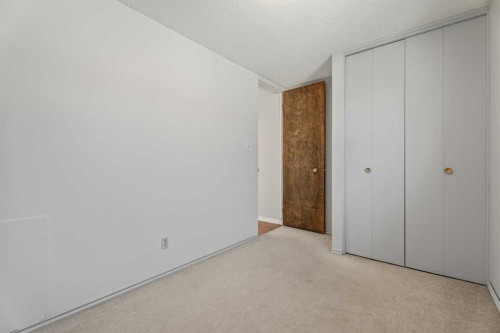 8 Van Horne Crescent Ne, Calgary, AB - Indoor Photo Showing Other Room