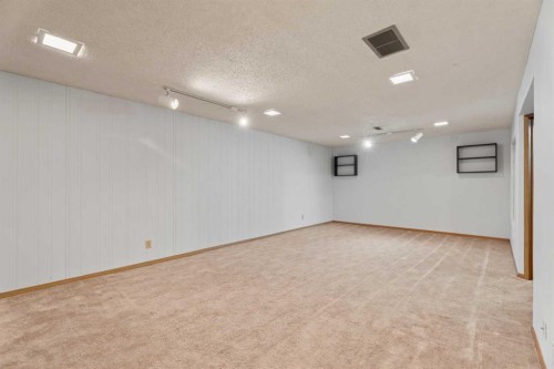 8 Van Horne Crescent Ne, Calgary, AB - Indoor