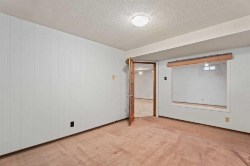 8 Van Horne Crescent Ne, Calgary, AB - Indoor Photo Showing Other Room