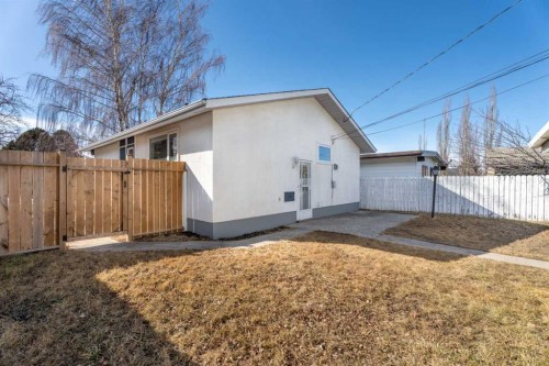 8 Van Horne Crescent Ne, Calgary, AB - Outdoor With Exterior