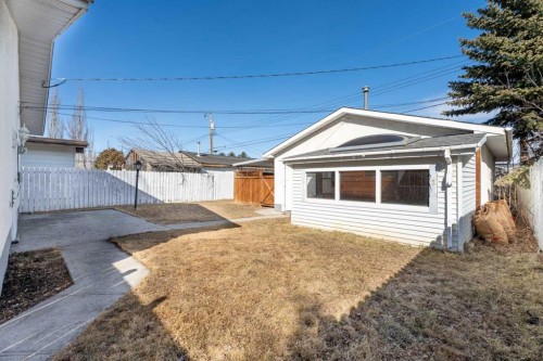 8 Van Horne Crescent Ne, Calgary, AB - Outdoor