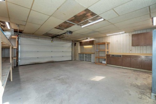 8 Van Horne Crescent Ne, Calgary, AB - Indoor Photo Showing Garage