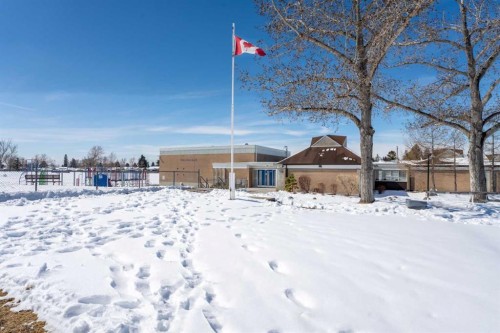 8 Van Horne Crescent Ne, Calgary, AB - Outdoor