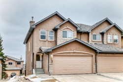 47 Royal Crest Court NW Calgary, AB T3G 5W3