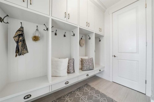 201 12 Street Ne, Calgary, AB - Indoor Photo Showing Other Room