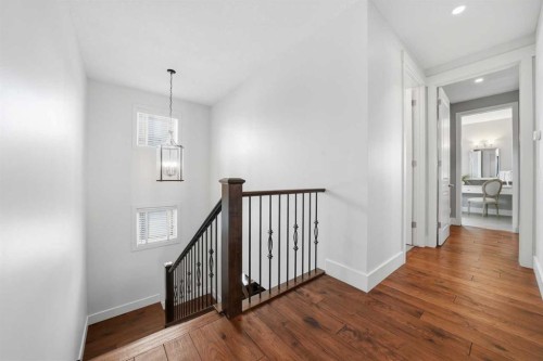 201 12 Street Ne, Calgary, AB - Indoor Photo Showing Other Room