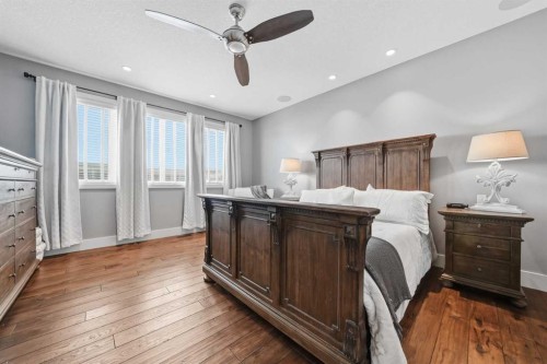 201 12 Street Ne, Calgary, AB - Indoor Photo Showing Bedroom