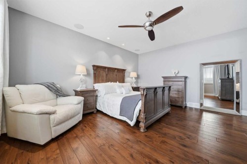 201 12 Street Ne, Calgary, AB - Indoor Photo Showing Bedroom