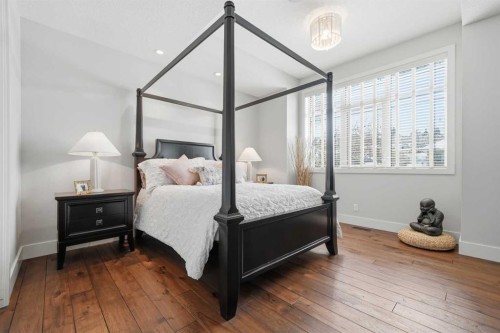 201 12 Street Ne, Calgary, AB - Indoor Photo Showing Bedroom