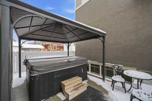 201 12 Street Ne, Calgary, AB - Outdoor With Exterior