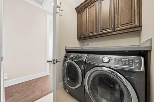 201 12 Street Ne, Calgary, AB - Indoor Photo Showing Laundry Room
