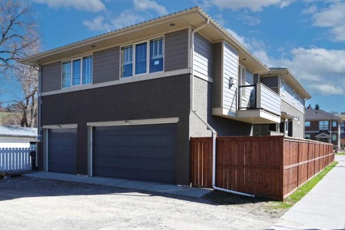 201 12 Street Ne, Calgary, AB - Outdoor With Exterior