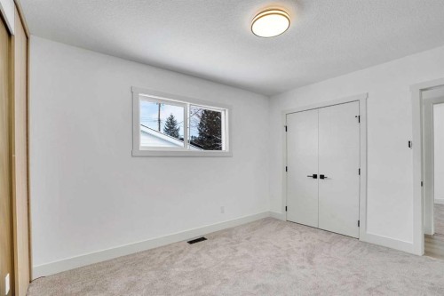 908 Stonehaven Road Sw, Calgary, AB - Indoor Photo Showing Other Room