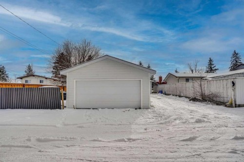 908 Stonehaven Road Sw, Calgary, AB - Outdoor