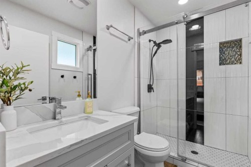 9963 Wilde Road Se, Calgary, AB - Indoor Photo Showing Bathroom