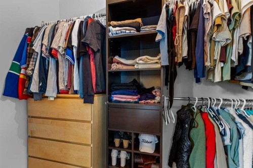 9963 Wilde Road Se, Calgary, AB - Indoor With Storage