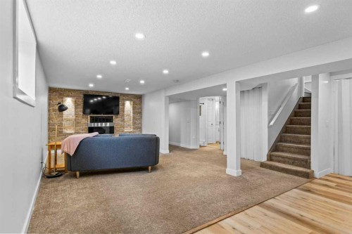 9963 Wilde Road Se, Calgary, AB - Indoor Photo Showing Other Room