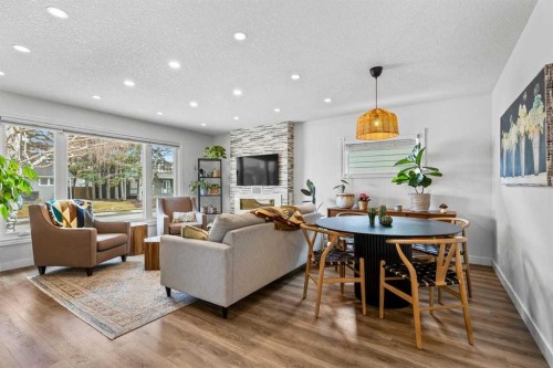 9963 Wilde Road Se, Calgary, AB - Indoor Photo Showing Living Room
