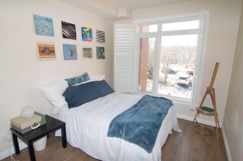 208-10 Hemlock Crescent Sw, Calgary, AB - Indoor Photo Showing Bedroom