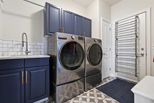 739 Cimarron Close, Okotoks, AB - Indoor Photo Showing Laundry Room