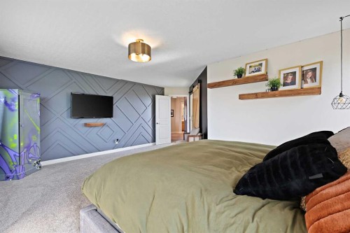 739 Cimarron Close, Okotoks, AB - Indoor Photo Showing Bedroom