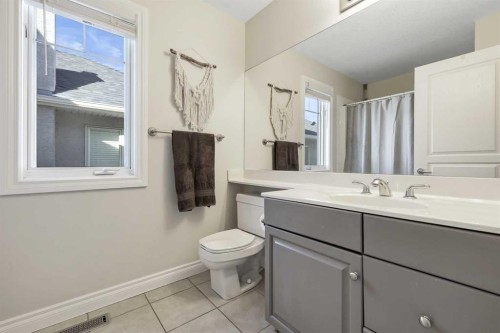 739 Cimarron Close, Okotoks, AB - Indoor Photo Showing Bathroom