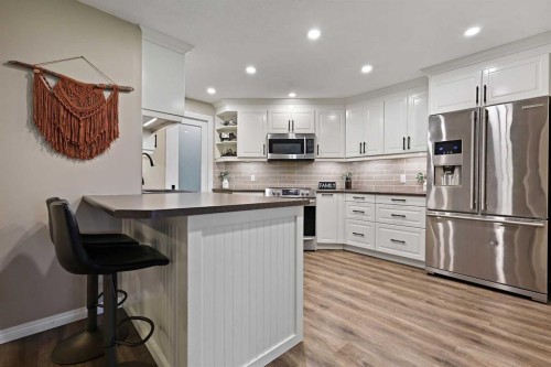 739 Cimarron Close, Okotoks, AB - Indoor Photo Showing Kitchen With Upgraded Kitchen
