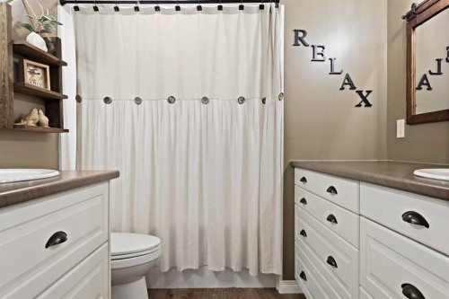 739 Cimarron Close, Okotoks, AB - Indoor Photo Showing Bathroom