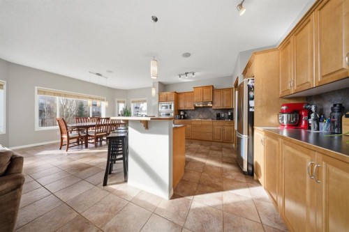 283 Springmere Link, Chestermere, AB - Indoor Photo Showing Kitchen