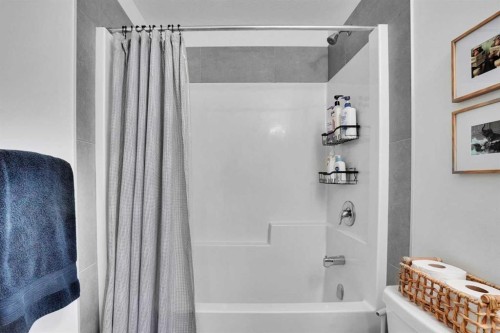 58 Ranchers View, Okotoks, AB - Indoor Photo Showing Bathroom