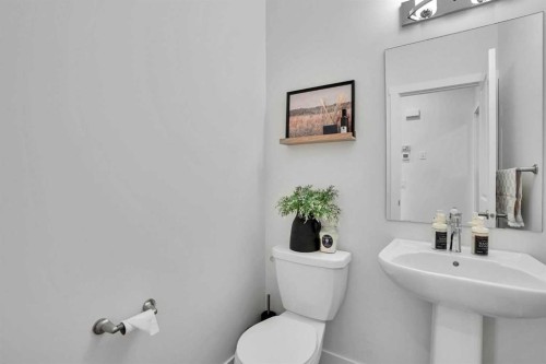 58 Ranchers View, Okotoks, AB - Indoor Photo Showing Bathroom