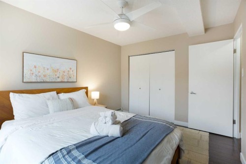 2B-515 17 Avenue Sw, Calgary, AB - Indoor Photo Showing Bedroom