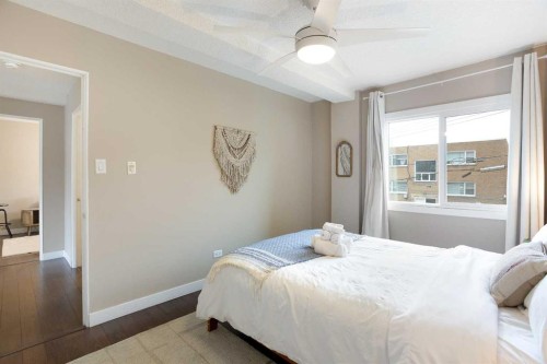 2B-515 17 Avenue Sw, Calgary, AB - Indoor Photo Showing Bedroom