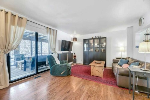 510 Whitehill Place Ne, Calgary, AB - Indoor Photo Showing Living Room