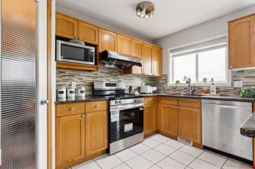292 Taracove Estate Drive Ne, Calgary, AB - Indoor Photo Showing Kitchen