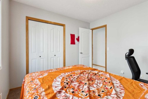 292 Taracove Estate Drive Ne, Calgary, AB - Indoor Photo Showing Bedroom