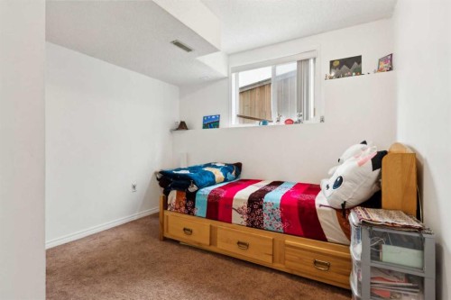 292 Taracove Estate Drive Ne, Calgary, AB - Indoor Photo Showing Bedroom