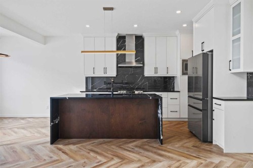 229 Calhoun Crescent Ne, Calgary, AB - Indoor Photo Showing Kitchen