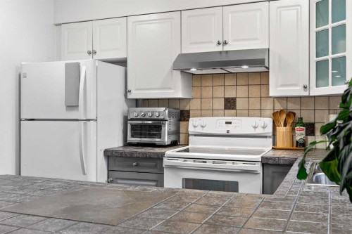 42F Green Meadow Crescent, Strathmore, AB - Indoor Photo Showing Kitchen