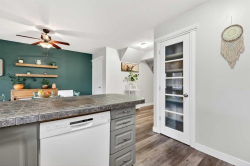 42F Green Meadow Crescent, Strathmore, AB - Indoor Photo Showing Kitchen