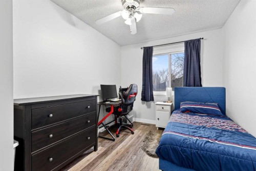 42F Green Meadow Crescent, Strathmore, AB - Indoor Photo Showing Bedroom