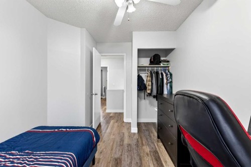 42F Green Meadow Crescent, Strathmore, AB - Indoor Photo Showing Bedroom