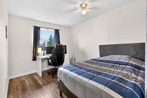 42F Green Meadow Crescent, Strathmore, AB - Indoor Photo Showing Bedroom