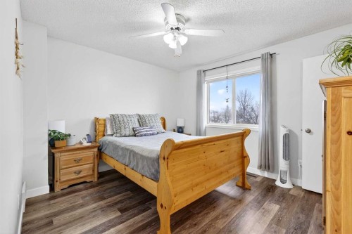 42F Green Meadow Crescent, Strathmore, AB - Indoor Photo Showing Bedroom