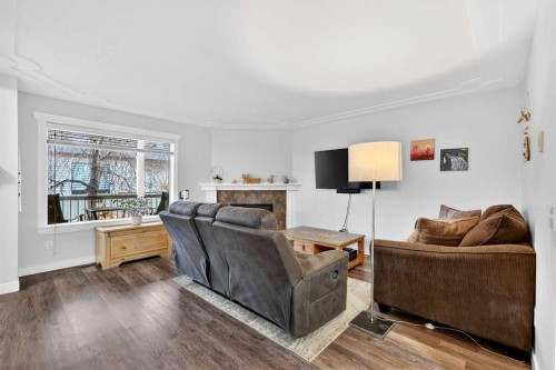 42F Green Meadow Crescent, Strathmore, AB - Indoor Photo Showing Living Room