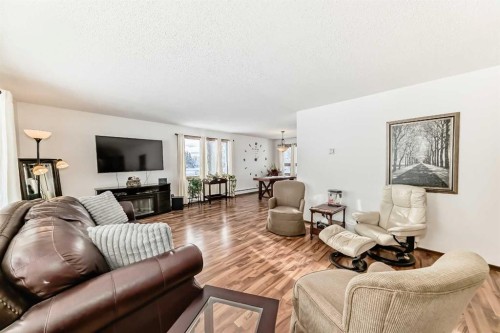 207 6A Avenue, Three Hills, AB - Indoor Photo Showing Living Room
