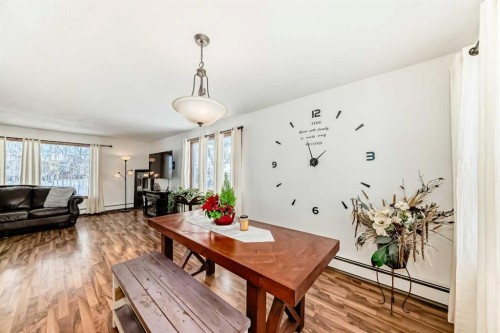 207 6A Avenue, Three Hills, AB - Indoor Photo Showing Living Room