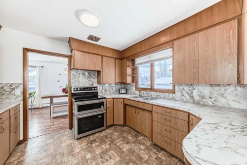 207 6A Avenue, Three Hills, AB - Indoor Photo Showing Kitchen With Double Sink