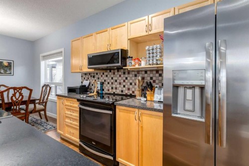 216 Silverado Range Close Sw, Calgary, AB - Indoor Photo Showing Kitchen